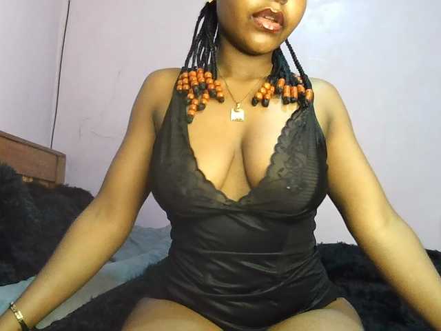 Sweetjoly live cam on BongaCams