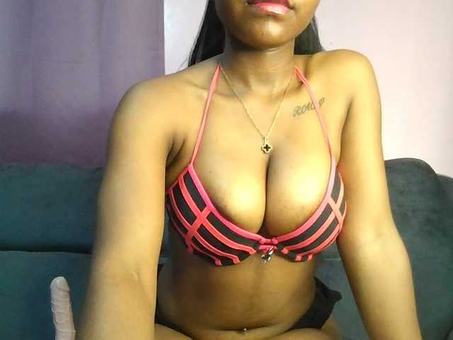 Sweetjoly live cam on BongaCams