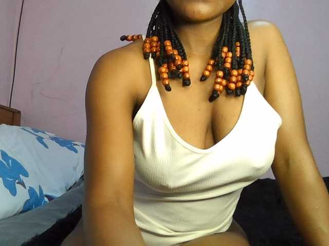 Sweetjoly live cam on BongaCams