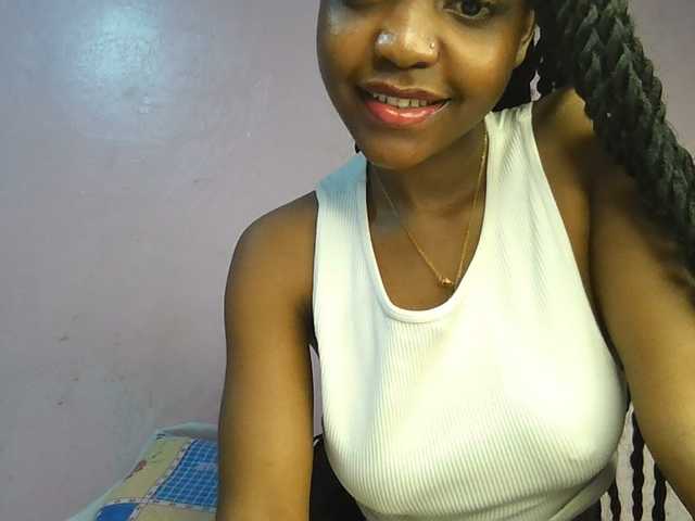 Sweetjoly live cam on BongaCams
