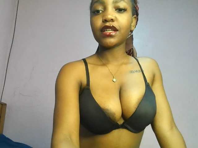 Sweetjoly live cam on BongaCams