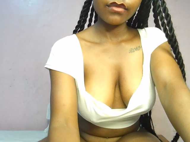 Sweetjoly live cam on BongaCams