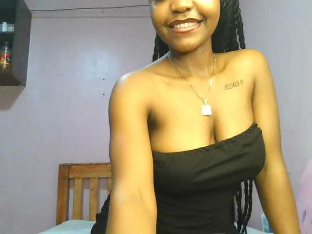 Sweetjoly live cam on BongaCams