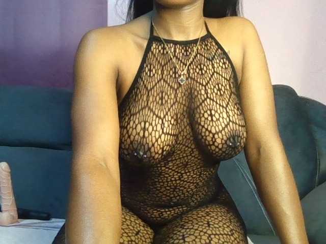 Sweetjoly live cam on BongaCams