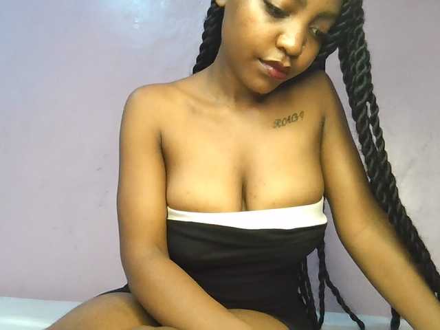 Sweetjoly live cam on BongaCams