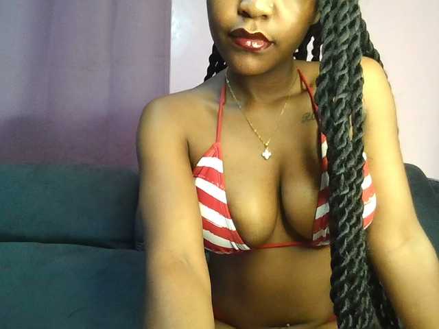 Sweetjoly live cam on BongaCams