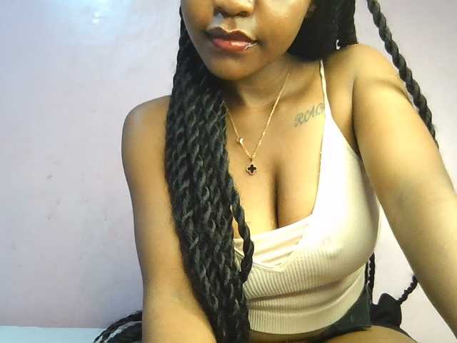 Sweetjoly live cam on BongaCams