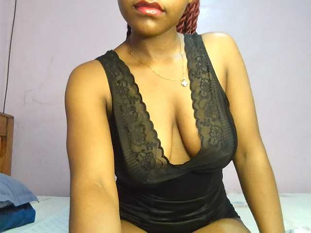 Sweetjoly live cam on BongaCams
