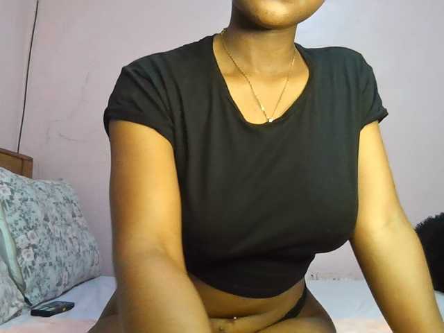 Sweetjoly live cam on BongaCams