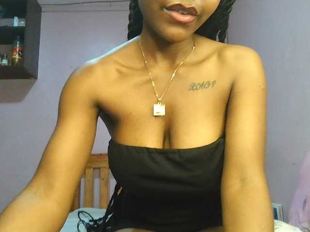 Sweetjoly live cam on BongaCams