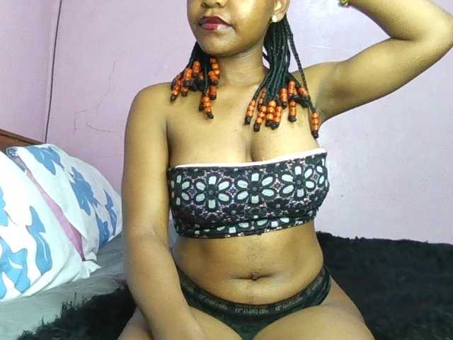 Sweetjoly live cam on BongaCams