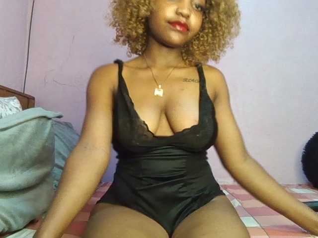 Sweetjoly live cam on BongaCams
