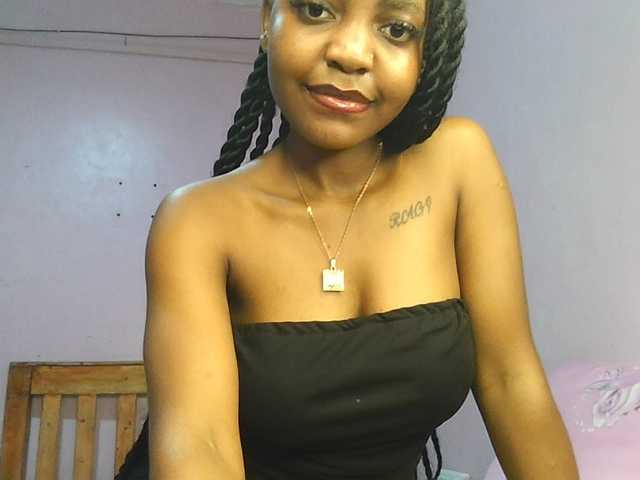 Sweetjoly live cam on BongaCams