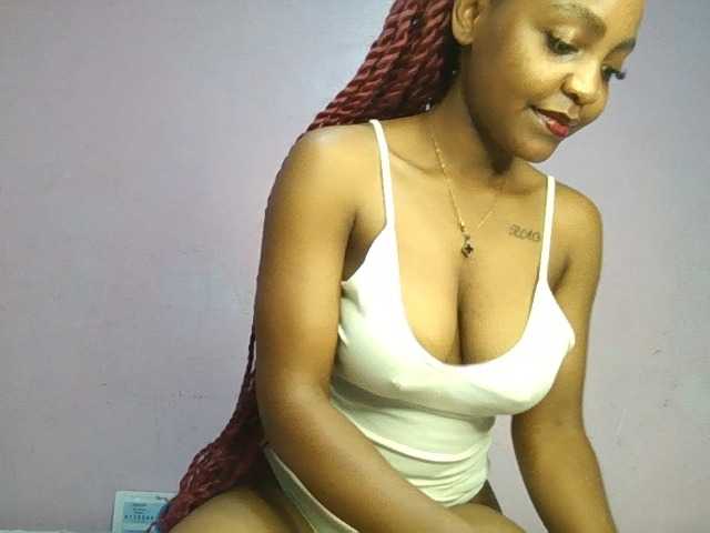 Sweetjoly live cam on BongaCams