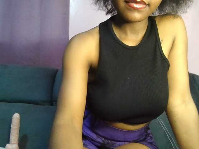 Sweetjoly live cam on BongaCams