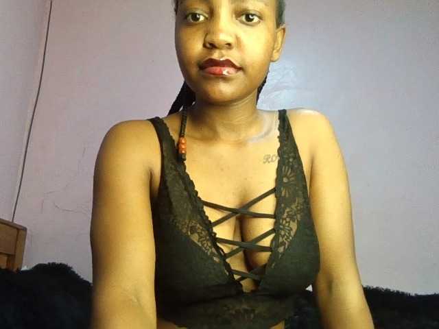 Sweetjoly live cam on BongaCams