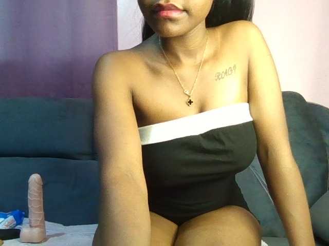 Sweetjoly live cam on BongaCams