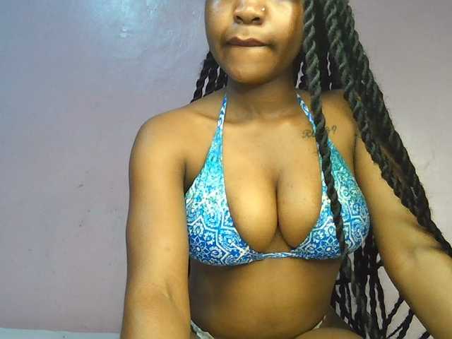 Sweetjoly live cam on BongaCams