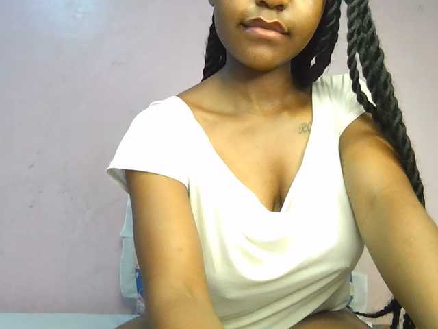 Sweetjoly live cam on BongaCams