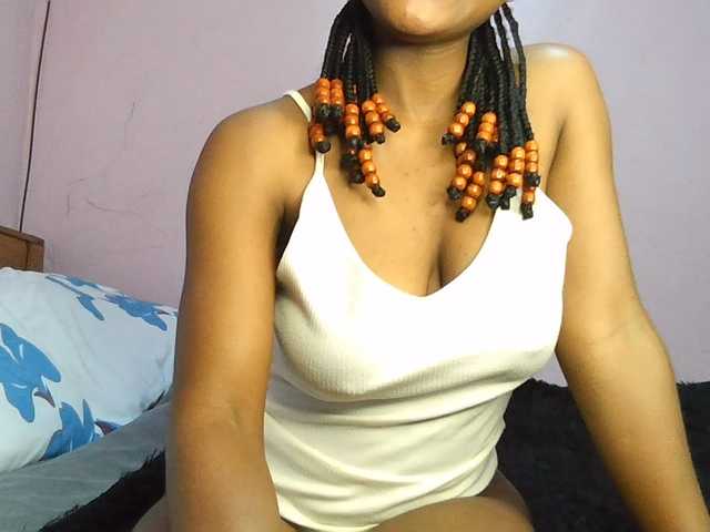Sweetjoly live cam on BongaCams