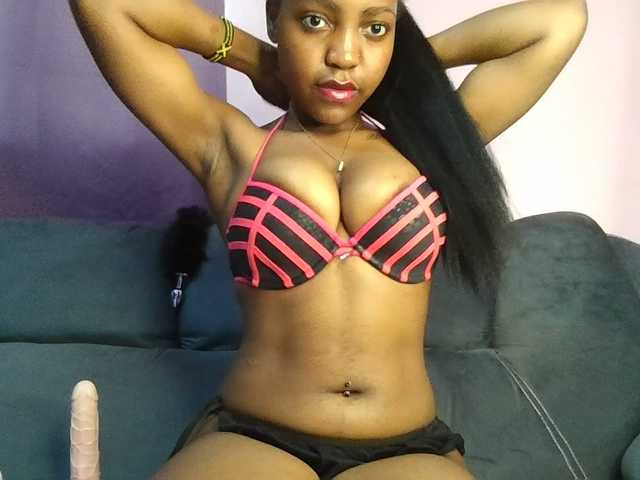 Sweetjoly live cam on BongaCams