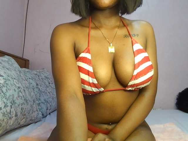 Sweetjoly live cam on BongaCams