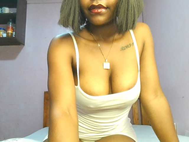 Sweetjoly live cam on BongaCams