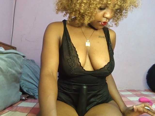 Sweetjoly live cam on BongaCams