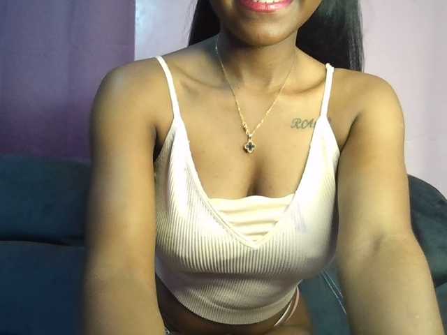Sweetjoly live cam on BongaCams