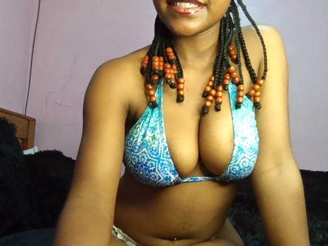 Sweetjoly live cam on BongaCams