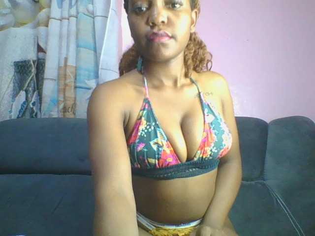 Sweetjoly live cam on BongaCams