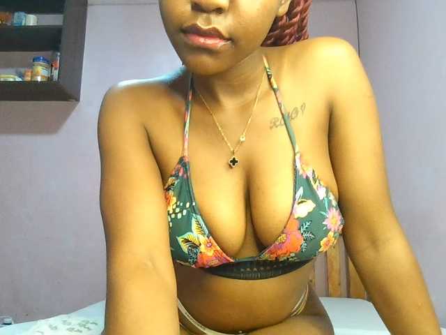 Sweetjoly live cam on BongaCams