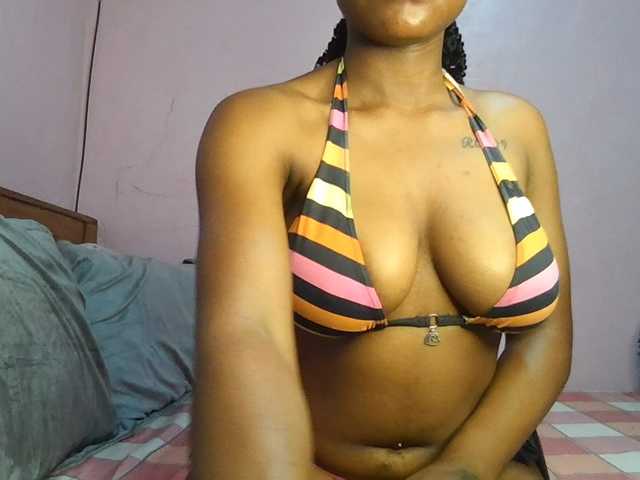 Sweetjoly live cam on BongaCams