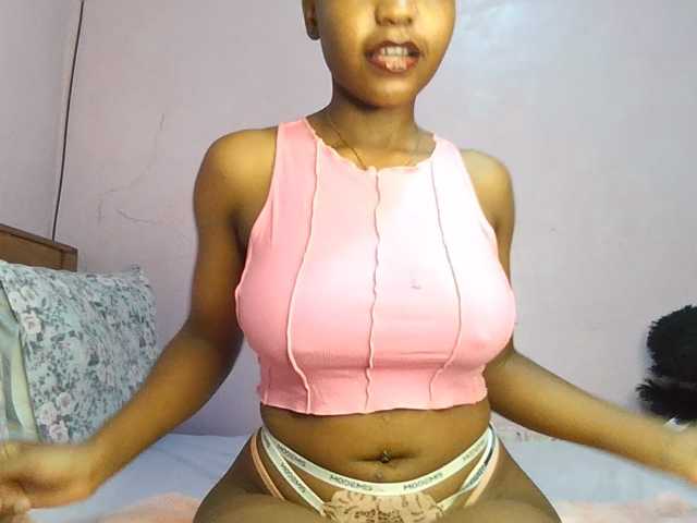 Sweetjoly live cam on BongaCams