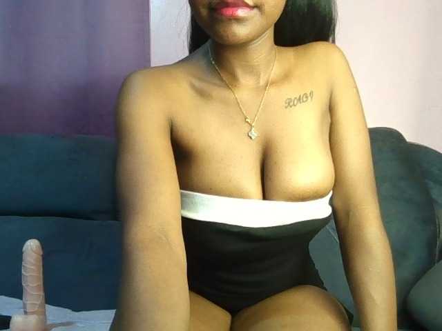 Sweetjoly live cam on BongaCams