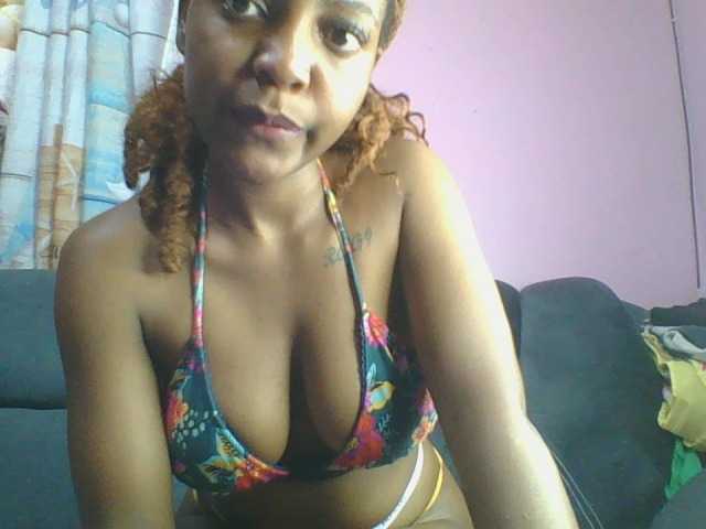 Sweetjoly live cam on BongaCams