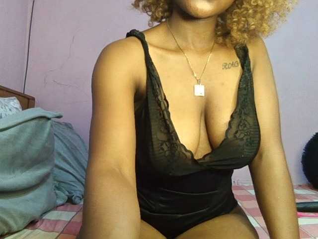 Sweetjoly live cam on BongaCams