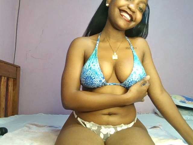 Sweetjoly live cam on BongaCams