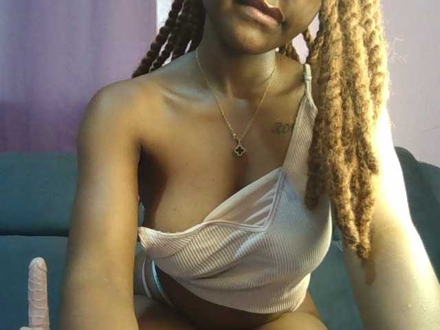 Sweetjoly live cam on BongaCams