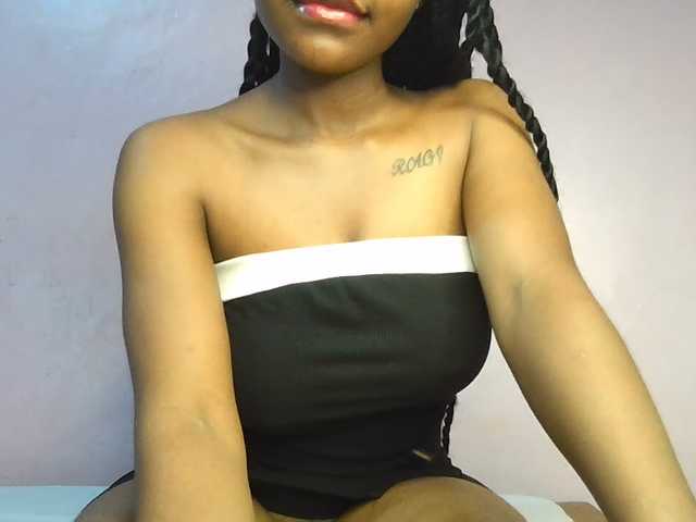 Sweetjoly live cam on BongaCams