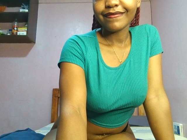 Sweetjoly live cam on BongaCams