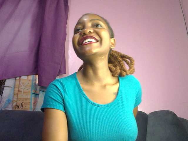 Sweetjoly live cam on BongaCams