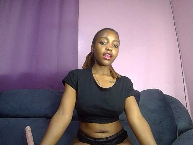 Sweetjoly live cam on BongaCams