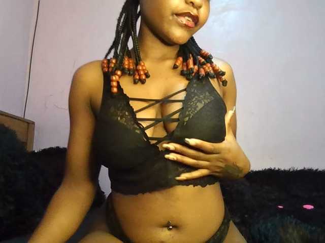 Sweetjoly live cam on BongaCams