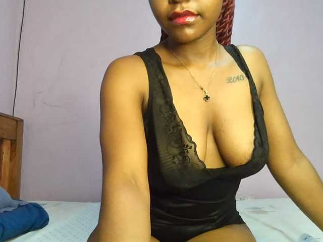 Sweetjoly live cam on BongaCams