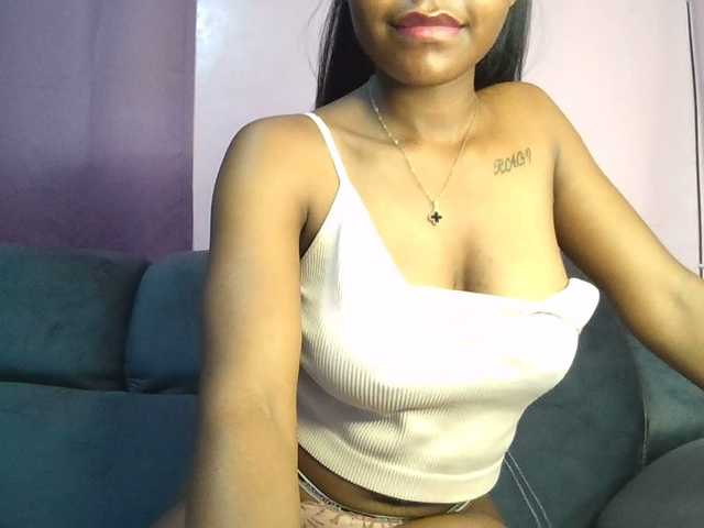 Sweetjoly live webcam show