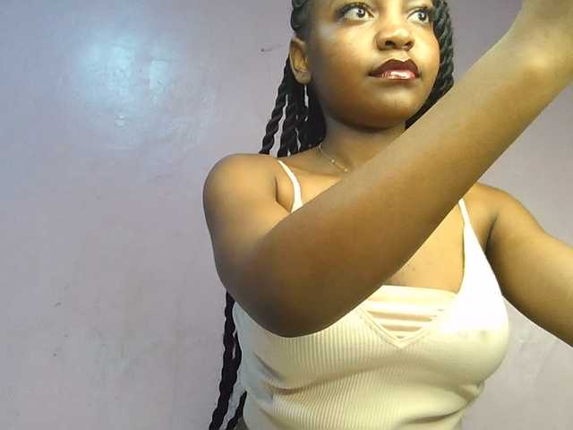 Sweetjoly live cam on BongaCams
