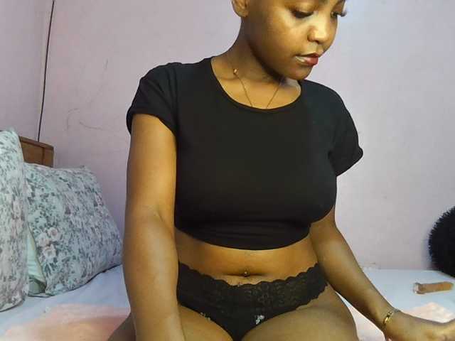 Sweetjoly live cam on BongaCams
