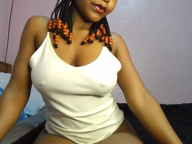 Sweetjoly live cam on BongaCams
