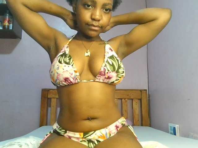 Sweetjoly live cam on BongaCams